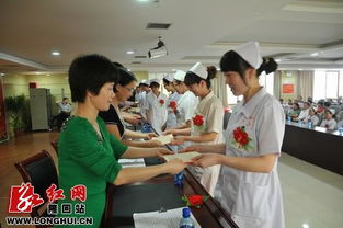 致敬白衣天使，擘畫優(yōu)質(zhì)護(hù)理新藍(lán)圖——區(qū)人民醫(yī)院隆重召開護(hù)士節(jié)表彰暨優(yōu)質(zhì)護(hù)理服務(wù)推廣會(huì)